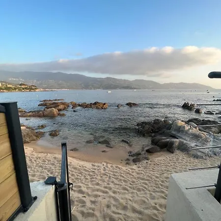 Pieds Dans L'eau, Tiuccia, 2-4 Pers דירה