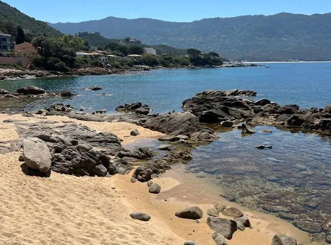 Pieds Dans L'eau, Tiuccia, 2-4 Pers דירה