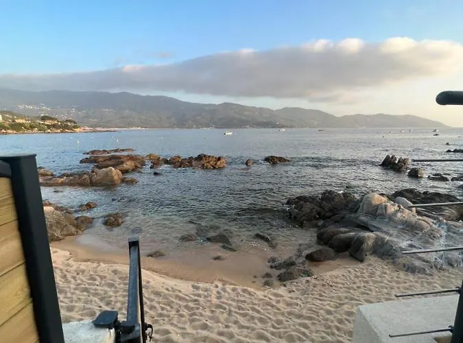 Pieds Dans L'eau, Tiuccia, 2-4 Pers דירה